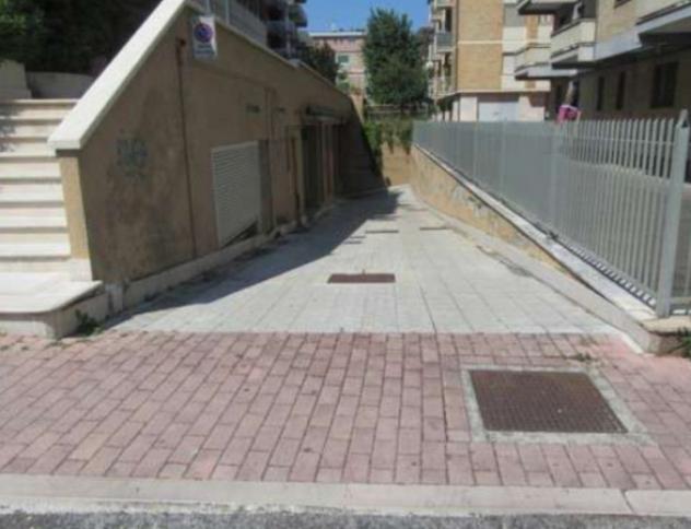 locale commerciale in vendita ad Ascoli Piceno