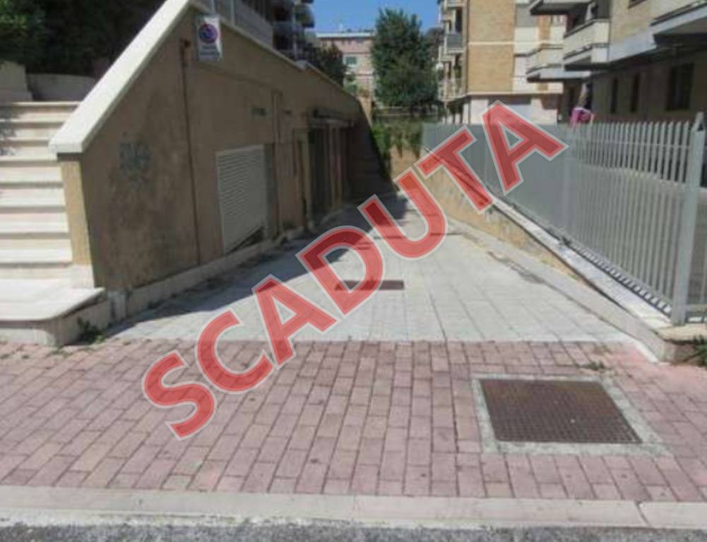 locale commerciale in vendita ad Ascoli Piceno