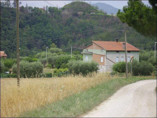 casa indipendente in vendita ad Ascoli Piceno in zona Colonnata