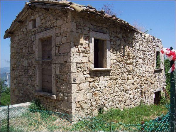 casa indipendente in vendita ad Ascoli Piceno in zona Rosara