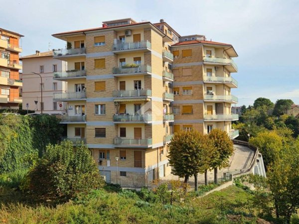 appartamento in vendita ad Ascoli Piceno in zona Borgo Solestà