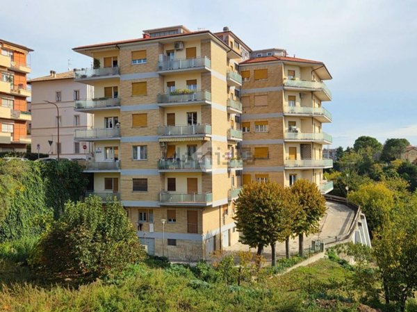 appartamento in vendita ad Ascoli Piceno in zona Borgo Solestà
