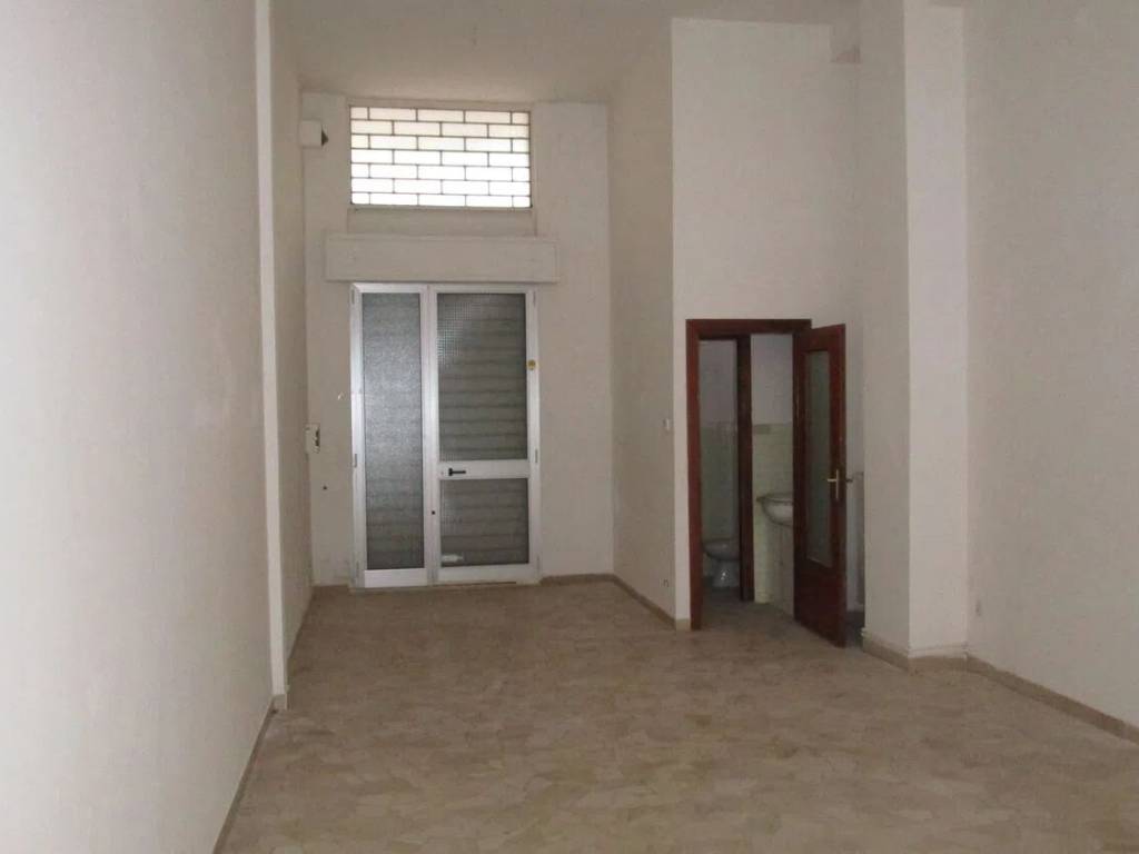 negozio in vendita ad Ascoli Piceno in zona Porta Maggiore