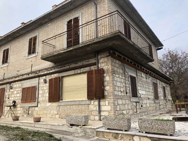 casa indipendente in vendita ad Ascoli Piceno in zona Campo Parignano