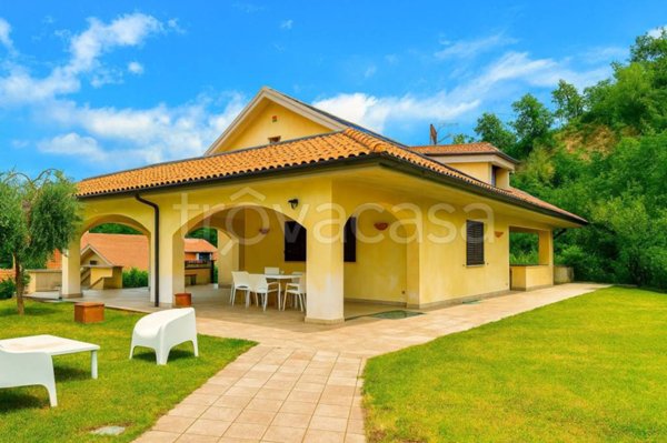 casa indipendente in vendita ad Ascoli Piceno in zona Centro Storico