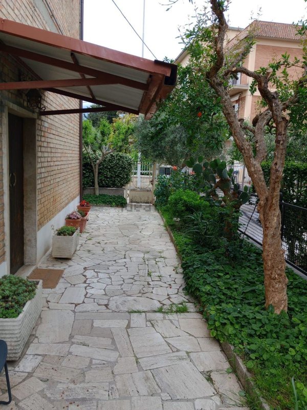 appartamento in vendita ad Ascoli Piceno in zona Marino del Tronto