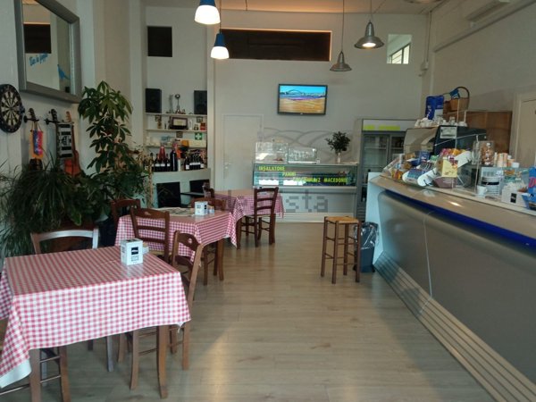 negozio in vendita ad Ascoli Piceno in zona Lu Battente