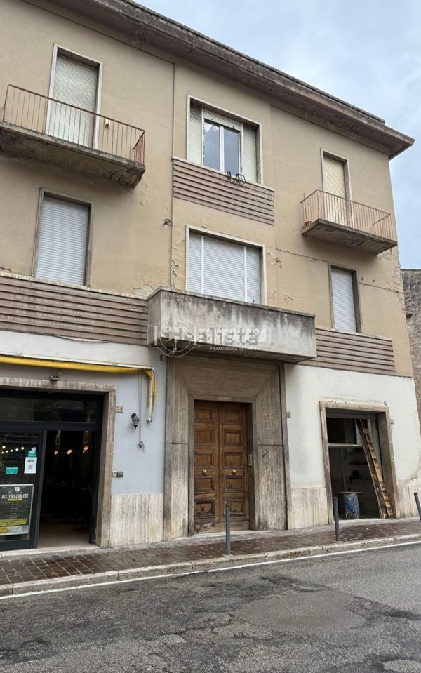 locale commerciale in vendita ad Ascoli Piceno in zona Centro Storico