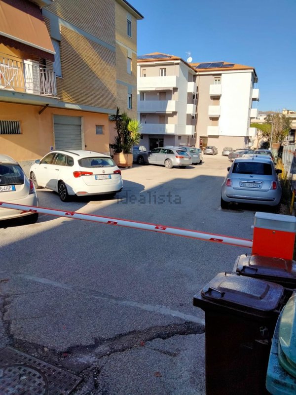 locale commerciale in vendita ad Ascoli Piceno