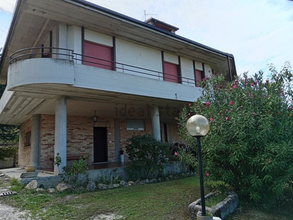 casa indipendente in vendita ad Ascoli Piceno in zona Centro Storico