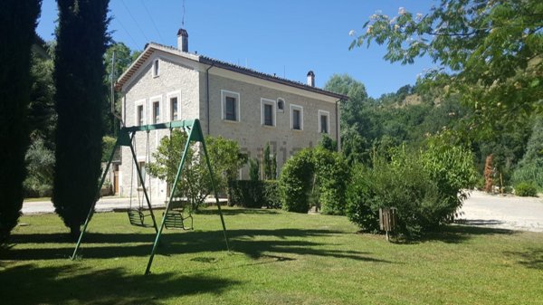 casale in vendita ad Ascoli Piceno in zona Centro Storico