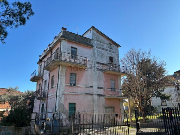 casa indipendente in vendita ad Ascoli Piceno in zona Porta Maggiore
