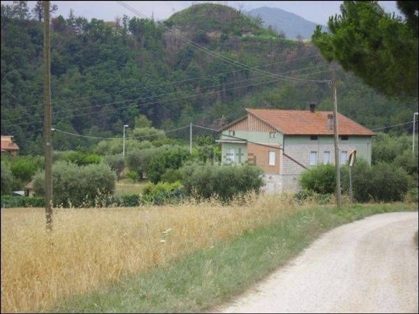 casa indipendente in vendita ad Ascoli Piceno in zona Colonnata