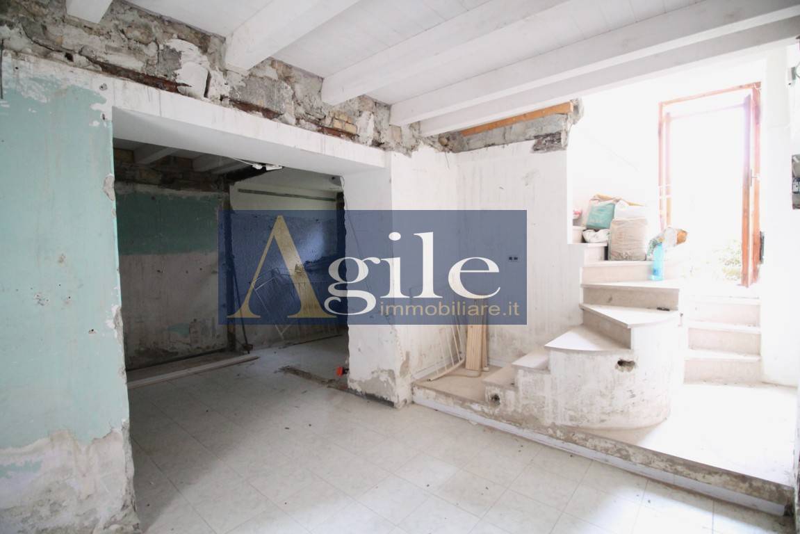 intera palazzina in vendita ad Ascoli Piceno in zona Centro Storico