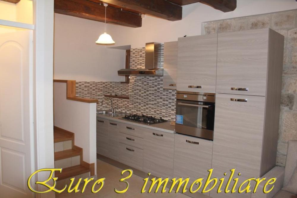 casa indipendente in vendita ad Ascoli Piceno in zona Centro Storico