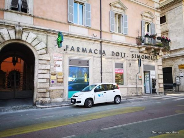 locale commerciale in vendita ad Ascoli Piceno in zona Centro Storico