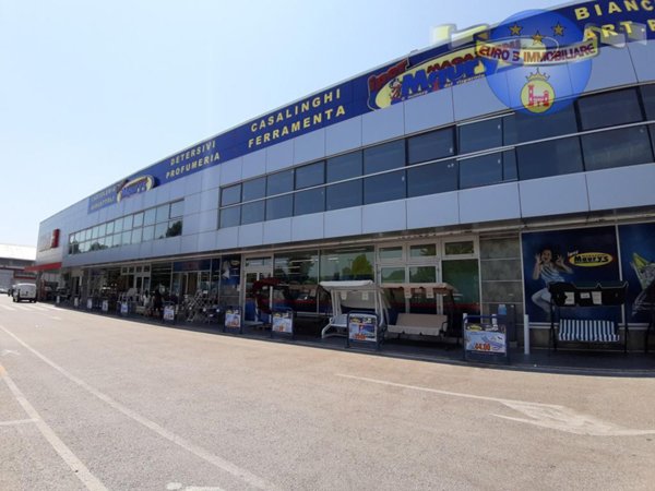locale commerciale in vendita ad Ascoli Piceno