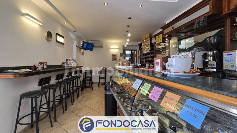 negozio in vendita ad Ascoli Piceno in zona Il Palazzo