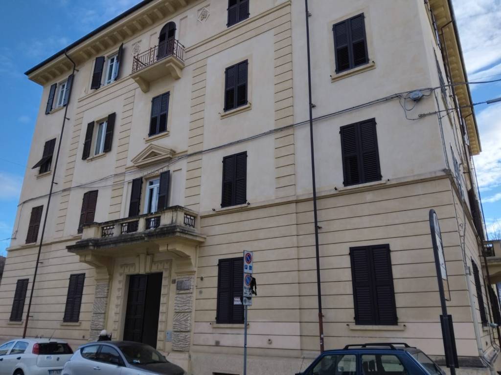 appartamento in vendita ad Ascoli Piceno in zona Borgo Solestà