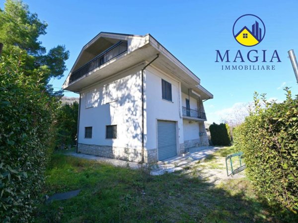 casa indipendente in vendita ad Ascoli Piceno in zona Castel Trosino