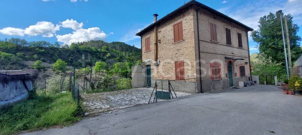 casa indipendente in vendita ad Ascoli Piceno in zona Croce di Tolignano