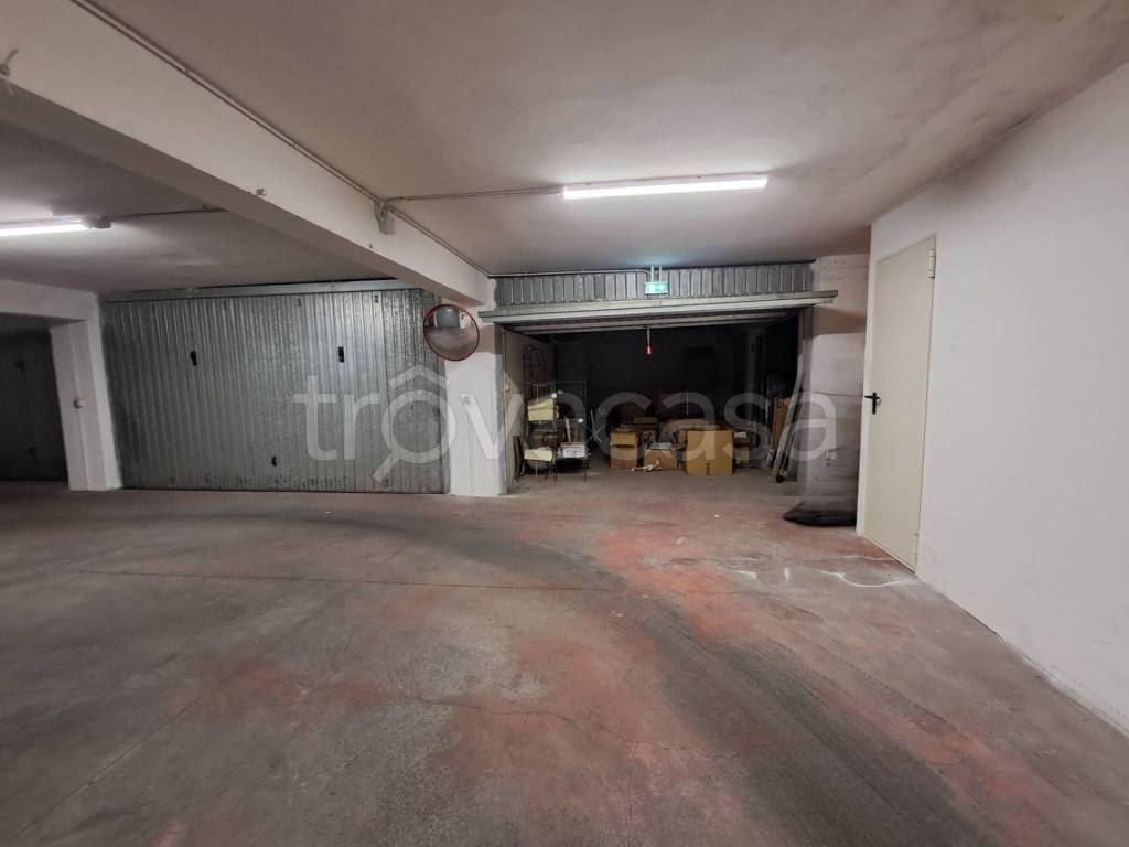 locale di sgombero in vendita ad Ascoli Piceno in zona Piazza Immacolata