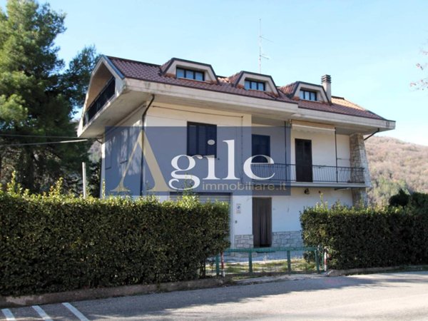 casa indipendente in vendita ad Ascoli Piceno in zona Castel Trosino