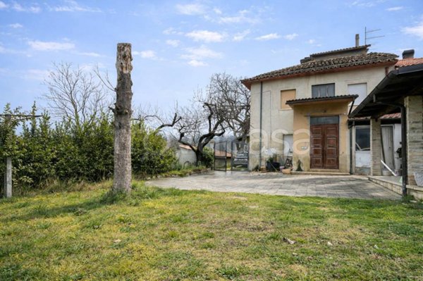casa indipendente in vendita ad Ascoli Piceno in zona Morignano