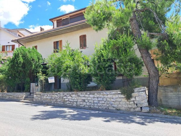 appartamento in vendita ad Ascoli Piceno in zona Poggio di Bretta