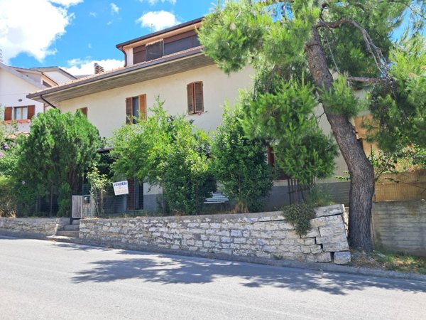 appartamento in vendita ad Ascoli Piceno in zona Poggio di Bretta