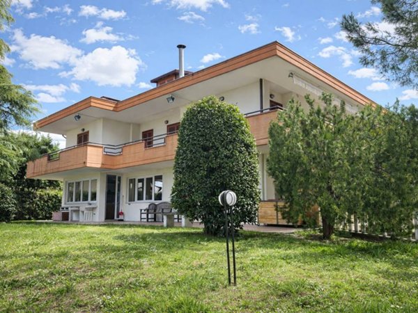 casa indipendente in vendita ad Ascoli Piceno in zona Marino del Tronto