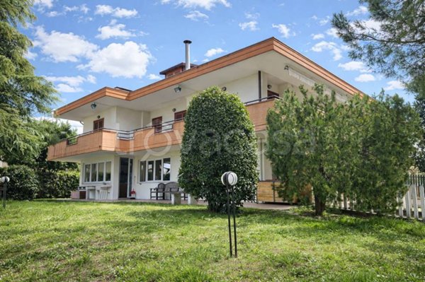 casa indipendente in vendita ad Ascoli Piceno in zona Marino del Tronto