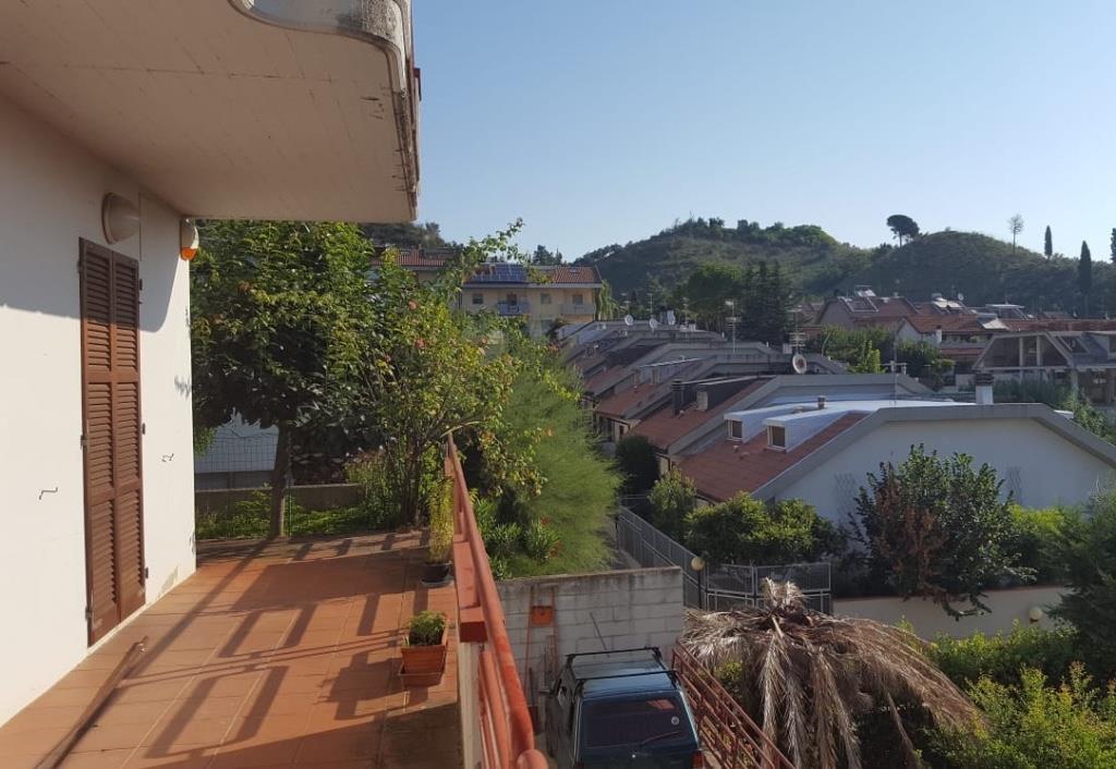casa indipendente in vendita ad Ascoli Piceno in zona Monticelli
