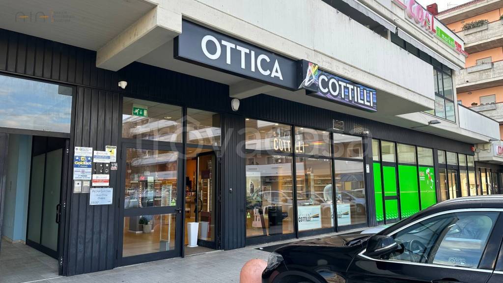 negozio in vendita ad Ascoli Piceno