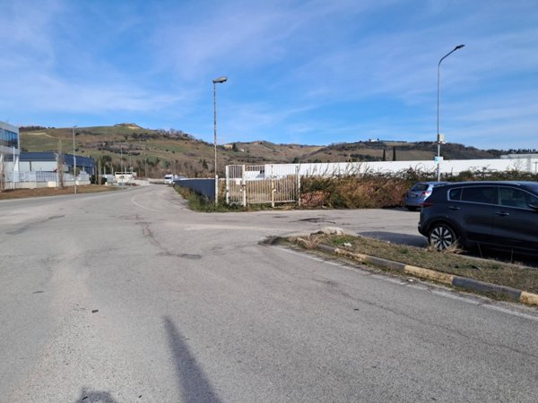 terreno edificabile in vendita ad Ascoli Piceno in zona Campolungo