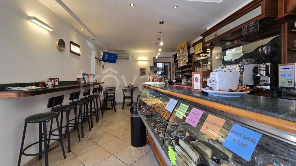 negozio in vendita ad Ascoli Piceno in zona Il Palazzo
