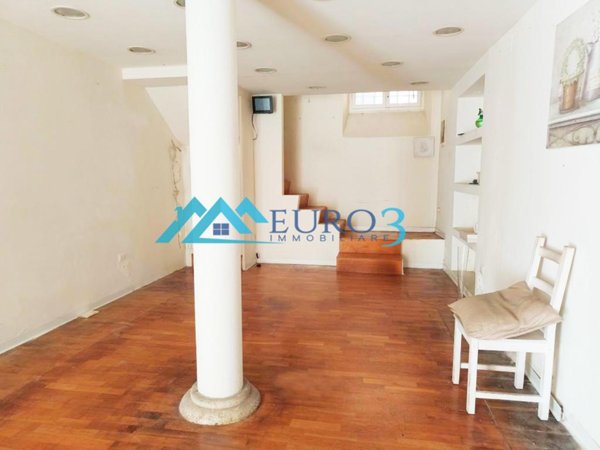 locale commerciale in vendita ad Ascoli Piceno in zona Centro Storico