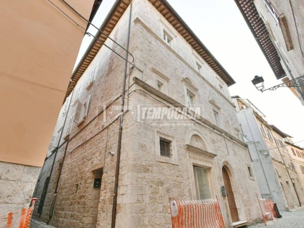 appartamento in vendita ad Ascoli Piceno in zona Borgo Solestà