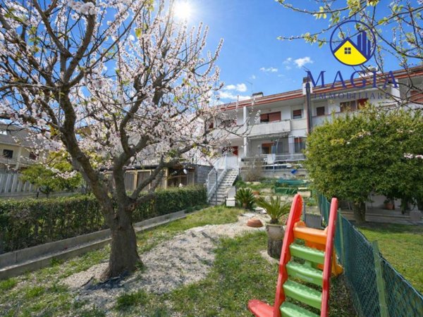 casa indipendente in vendita ad Ascoli Piceno in zona Monticelli
