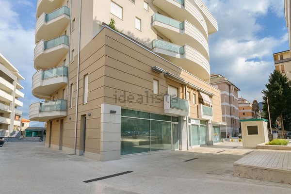 locale commerciale in vendita ad Ascoli Piceno