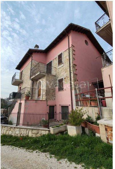 appartamento in vendita ad Ascoli Piceno in zona Croce di Tolignano