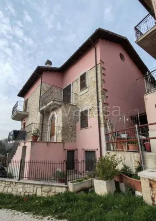 casa indipendente in vendita ad Ascoli Piceno in zona Croce di Tolignano
