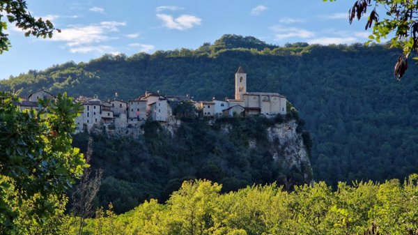 casa indipendente in vendita ad Ascoli Piceno in zona Castel Trosino