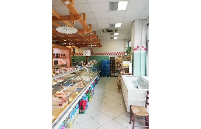 negozio in vendita ad Ascoli Piceno