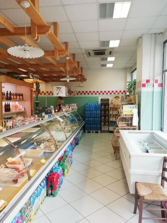 negozio in vendita ad Ascoli Piceno