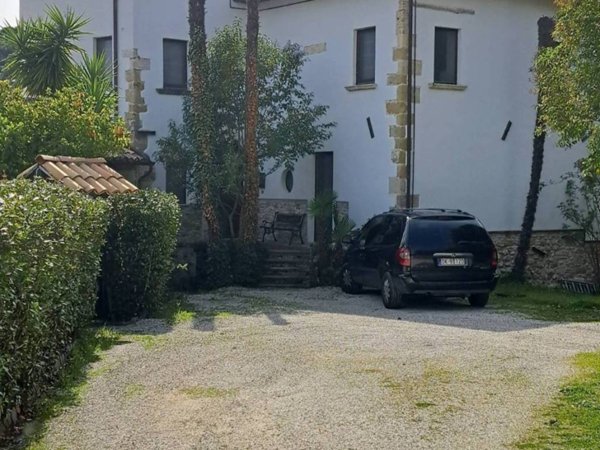 casa indipendente in vendita ad Ascoli Piceno in zona Monticelli