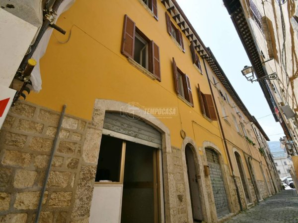 casa indipendente in vendita ad Ascoli Piceno in zona Centro Storico