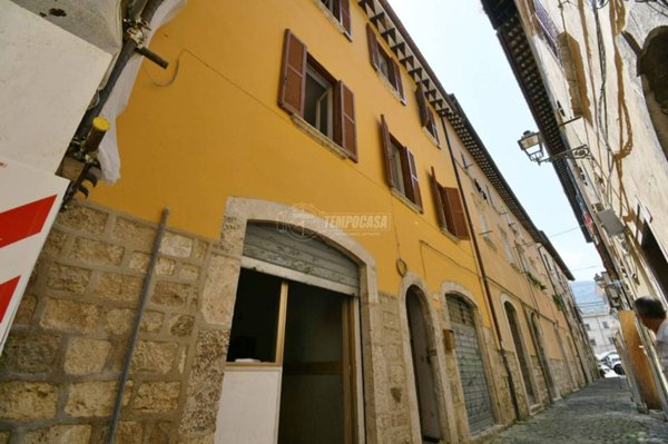 casa indipendente in vendita ad Ascoli Piceno in zona Centro Storico