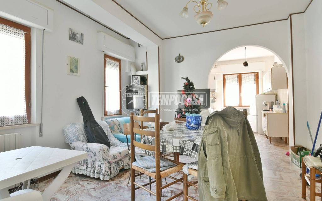 casa indipendente in vendita ad Ascoli Piceno in zona Mozzano
