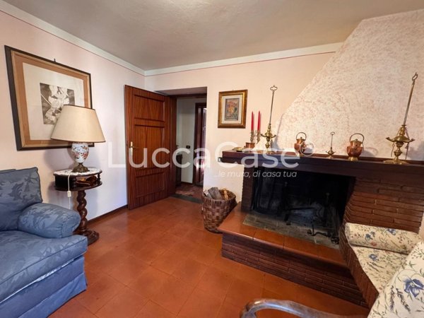 casa indipendente in vendita ad Ascoli Piceno in zona Mozzano